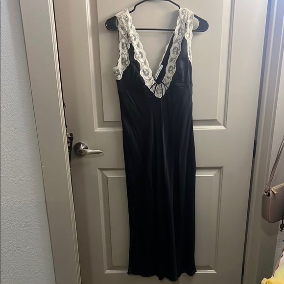 Abercrombie & Fitch Black Midi Slip Dress with Plunge Neckline and Slit - Picture 5 of 7